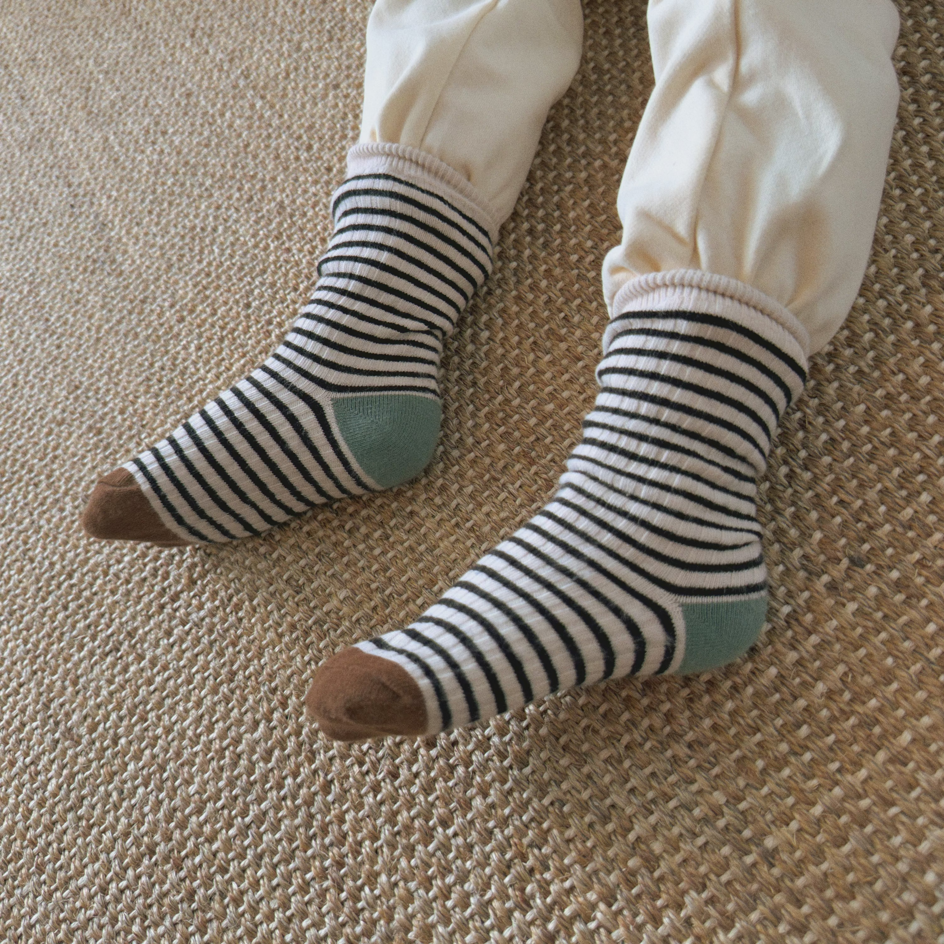 Unisex-Bright-And-Neutral-Socks