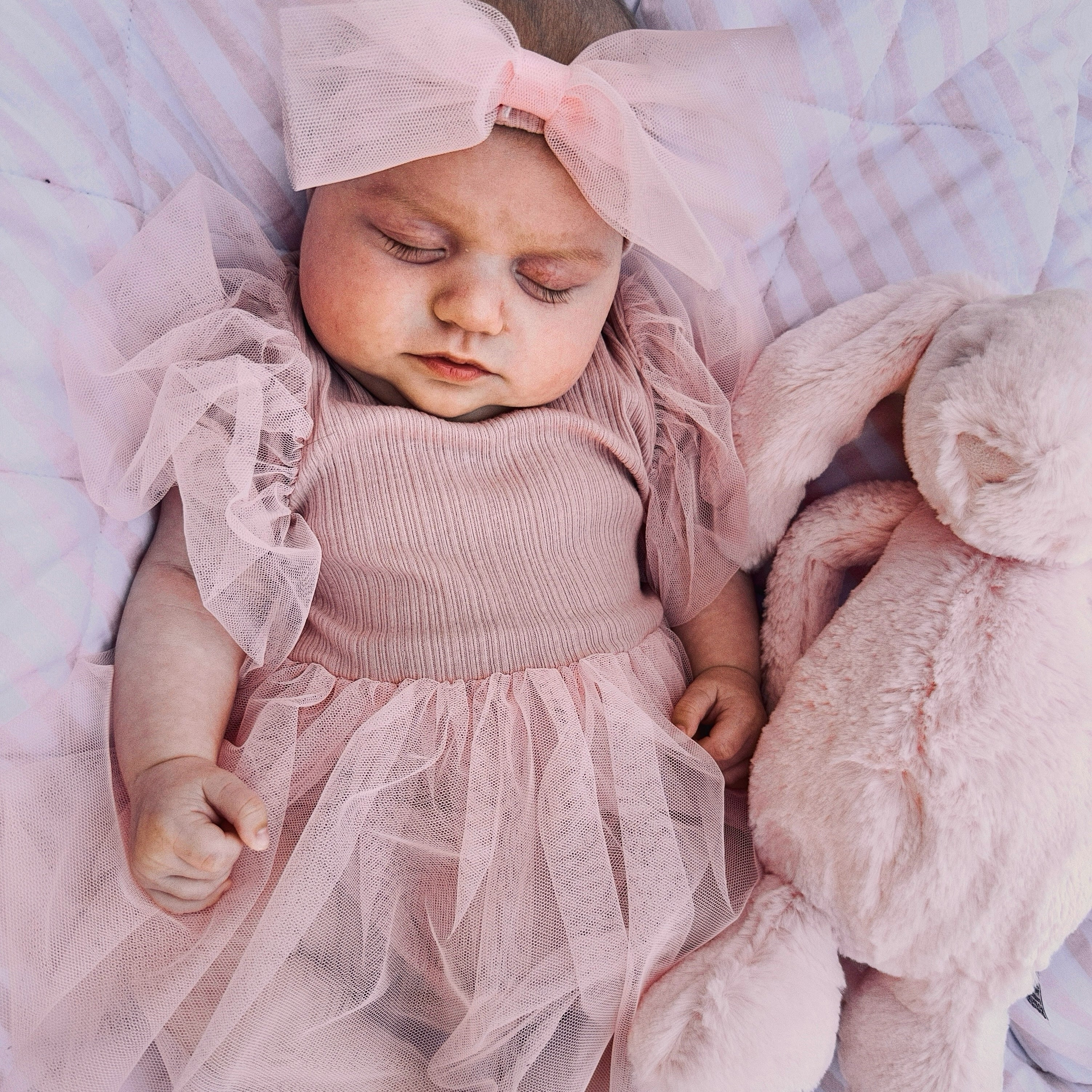 Load video: Tulle Bloom Romper &amp; Headband Set